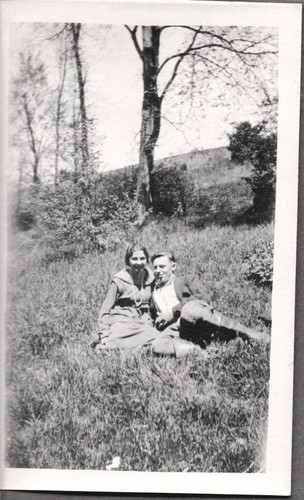 Photograph 1920 girls - photograph, 1920-10