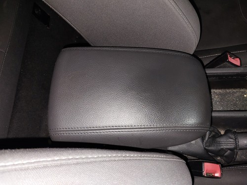 Centre armrest lid - ford, focus