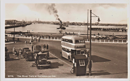 Gorleston sea the river - the,