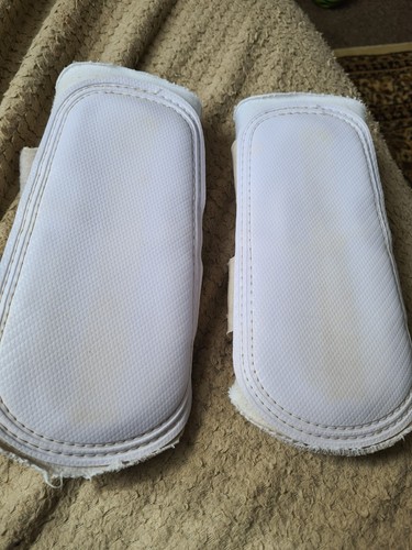 White woof wear - white,