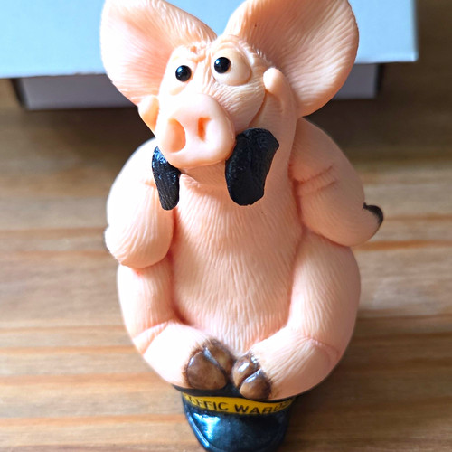 Piggin traffic wardens resin - piggin',