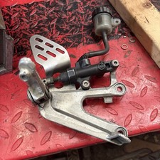 Yamaha YZF R6 5SL 2003 2005 Right Footrest Assembly Hanger With Master Cylinder