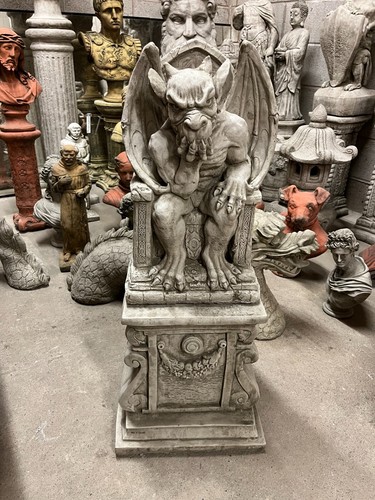 King gargoyle pedestal - king,