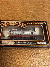 Mainline OO Gauge Model Railways 37-153 Esso Tanker Wagon Used Box Excellent