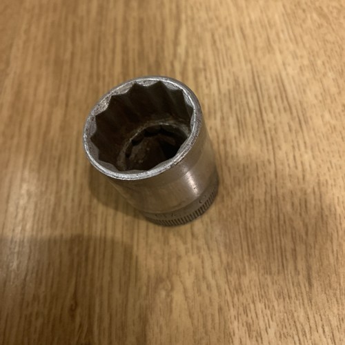 Square drive socket by - 1/2",