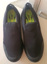 Skechers Goga Max  Size 11.5