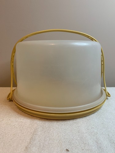 Tupperware cake storage - cake,