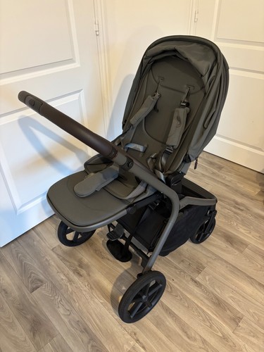 Silver cross breeze - pram, in
