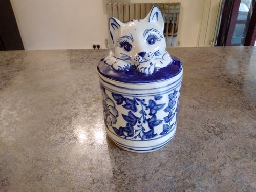 Blue white stoneware pot - blue,