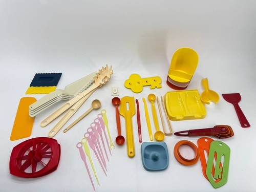 Vintage tupperware cake - tupperware,