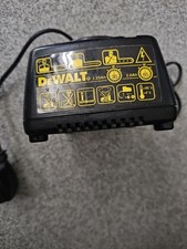 DEWALT DE9108 8-20V 2.65A 53VA BATTERY CHARGER [USED]