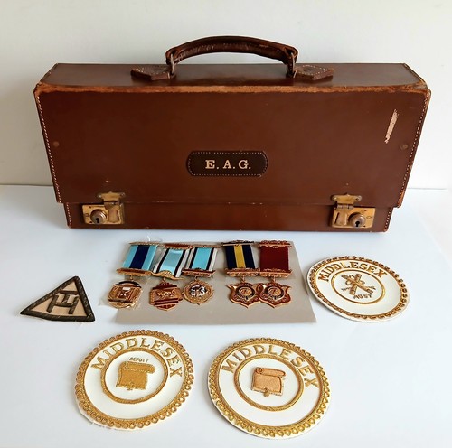 Vintage raob case with medals - vintage,