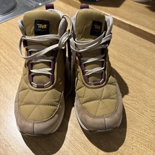 Women’s Teva  Boots - Size 5