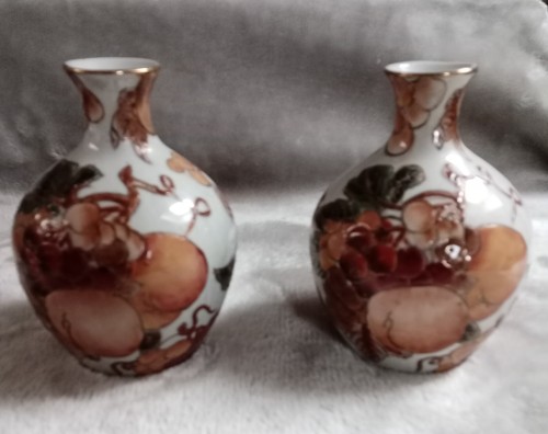 Pair small imari - small, vases