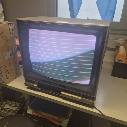 Vintage hitachi crt - hitachi, 19”