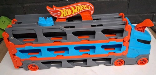 Hot wheels speedway hauler car - speedway,