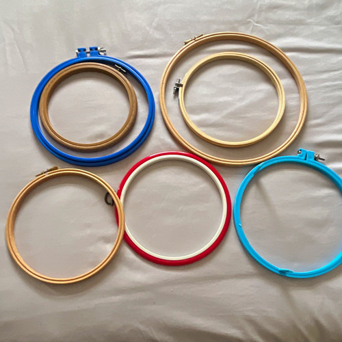 Mixed lot round embroidery - mixed,