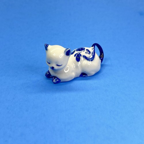 Small miniature blue white - small/miniature, blue/white