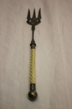 1 X VINTAGE METAL ART TRIDENT FORK