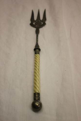 Vintage metal art - x, trident