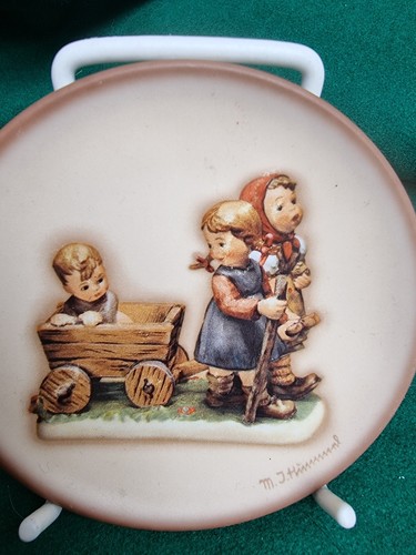 Hummel goebel hanging - hummel,
