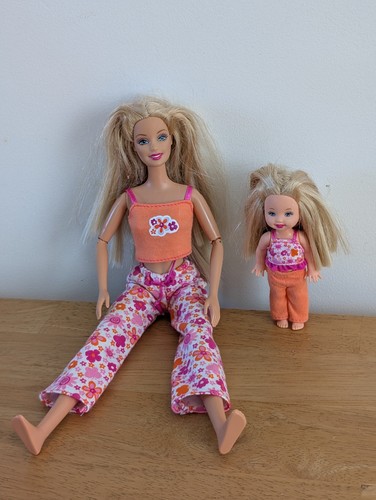 Barbie and shelly - bed, light