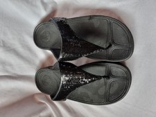 fitflops size 6, black