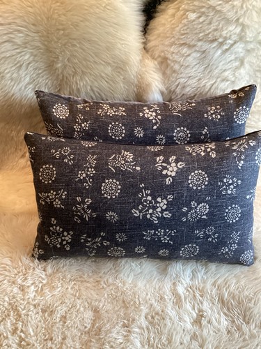 Pair cushions kate - of, in