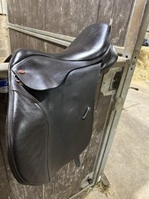 Kent and Masters 17.5 Inch Seat Fully Ajustable Saddle  In Havana