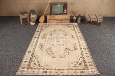 5,6x8,5 ft Large Vintage Rug