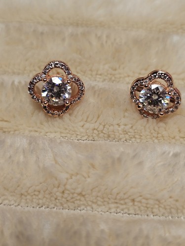 Moissanite diamond carat - diamond,