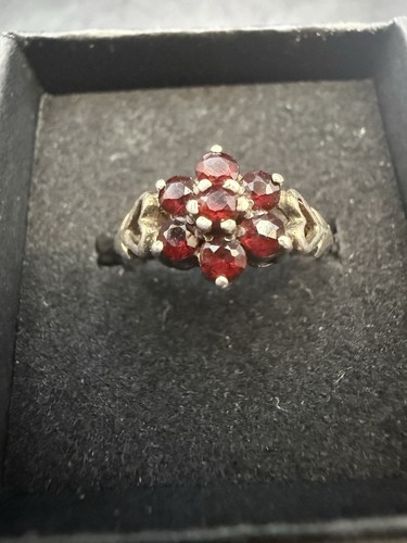 Vintage silver garnet - silver, daisy