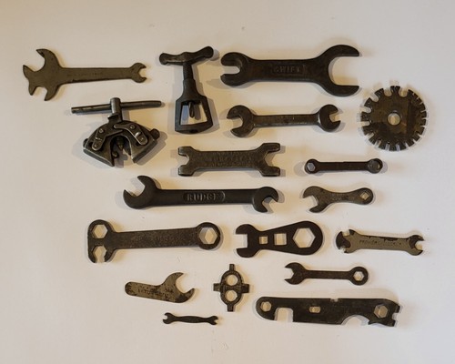 Huge lot x18 vintage