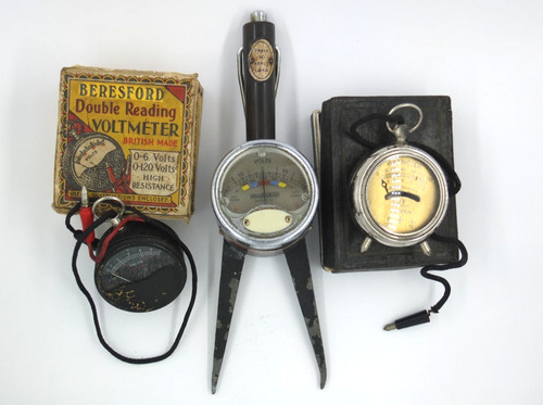 Vintage voltmeters runbaken - 3x,