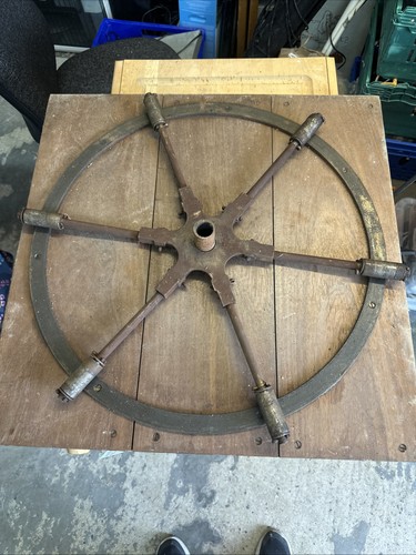 Large sculptors revolving - sculptors,