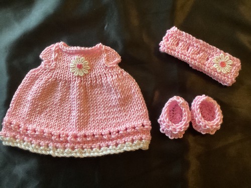 Hand knitted dolls clothes - , to