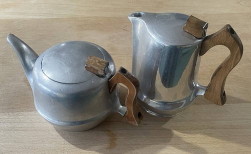 Picquot tea pot and - tea,
