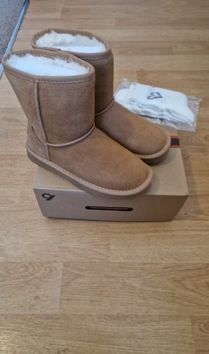 Comfortable women fur boots - women's,