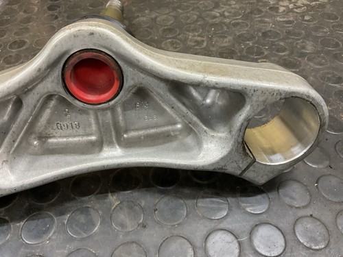 Triumph 595 955 - , yoke