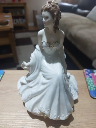Beautiful figurine only been - figurine,