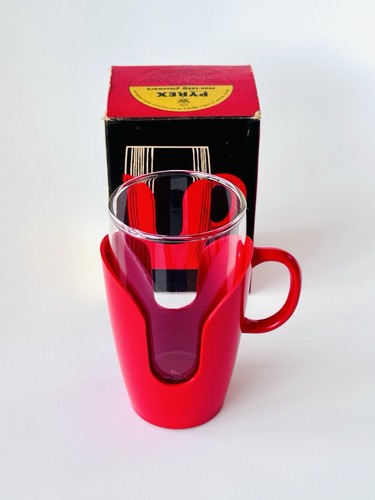 Red 1950 pyrex drink - red, up