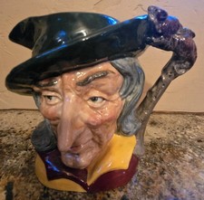 Vintage Royal Doulton 7" Pied