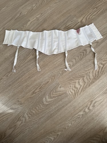 Agent provocateur white - agent, waspie