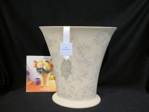 Wedgwood interiors yellow oval - interiors,