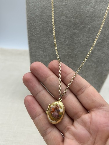 Vintage gold tone oval locket - vintage,