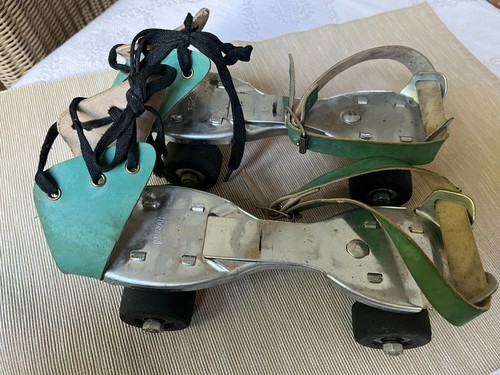 Vintage teal jacoskates - teal,
