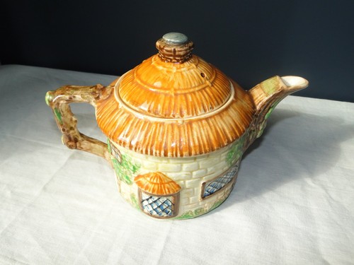 Vintage beswick cottage - beswick, ware
