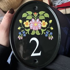 🌸 Vintage-Style Enamel