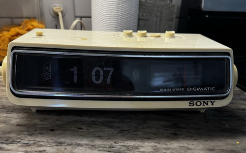 Vintage sony solid state flip - solid,