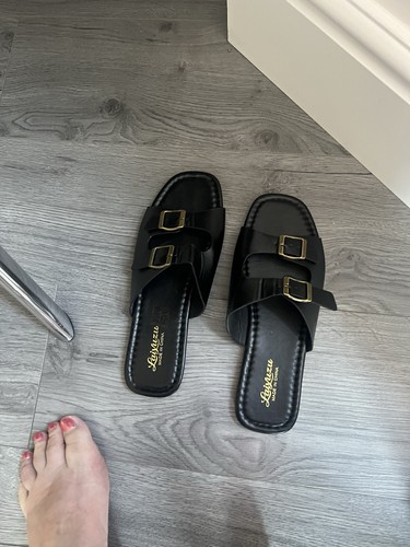 New size ladies shoes - new, 8